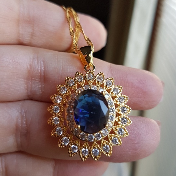 Swarovski Elements 18k Gold Plated Oval Sapphire Blue Flower Halo Necklace NWT - Picture 1 of 16